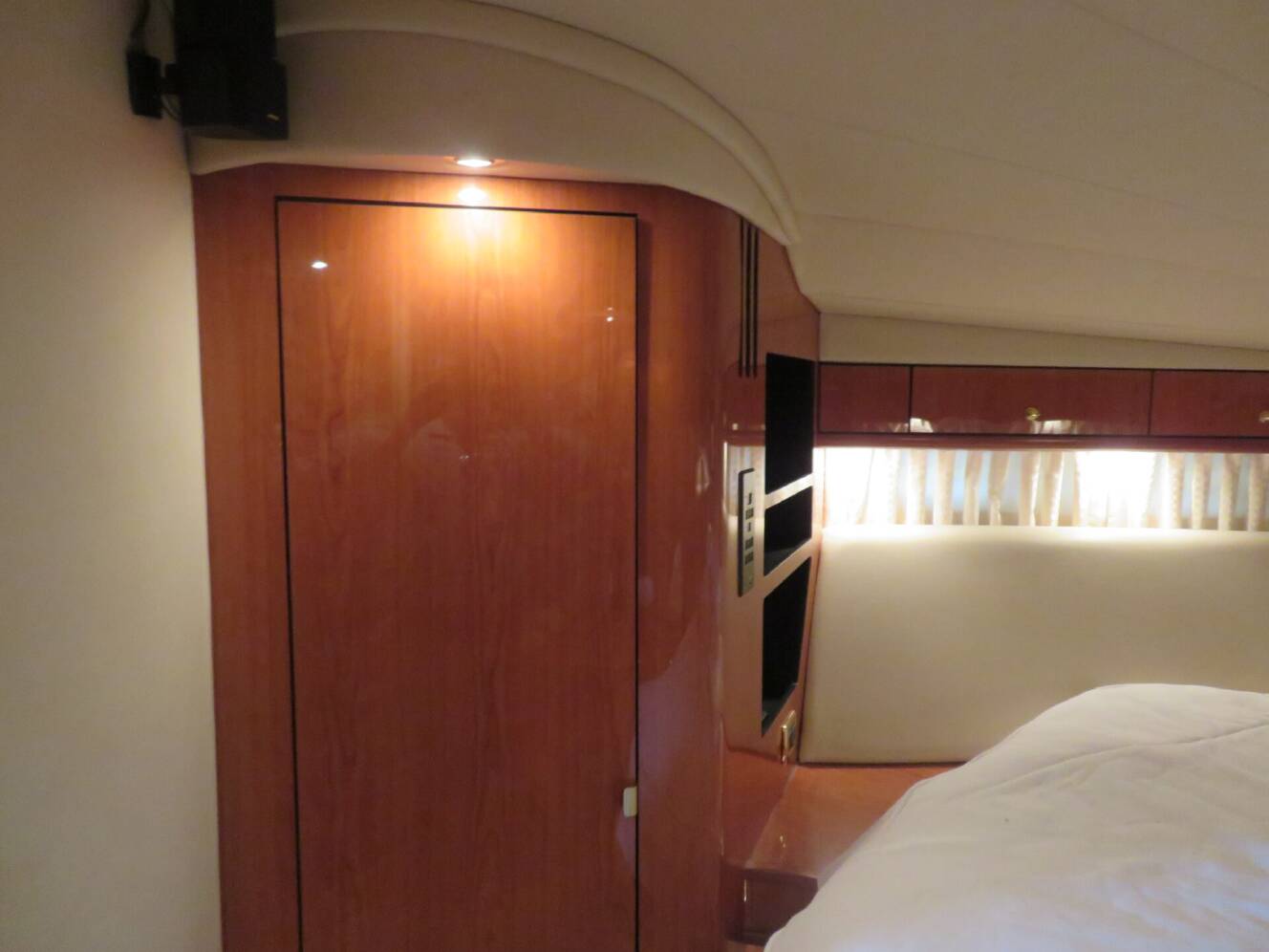 A photo of this 2001 Sea Ray 510 SUNDANCER