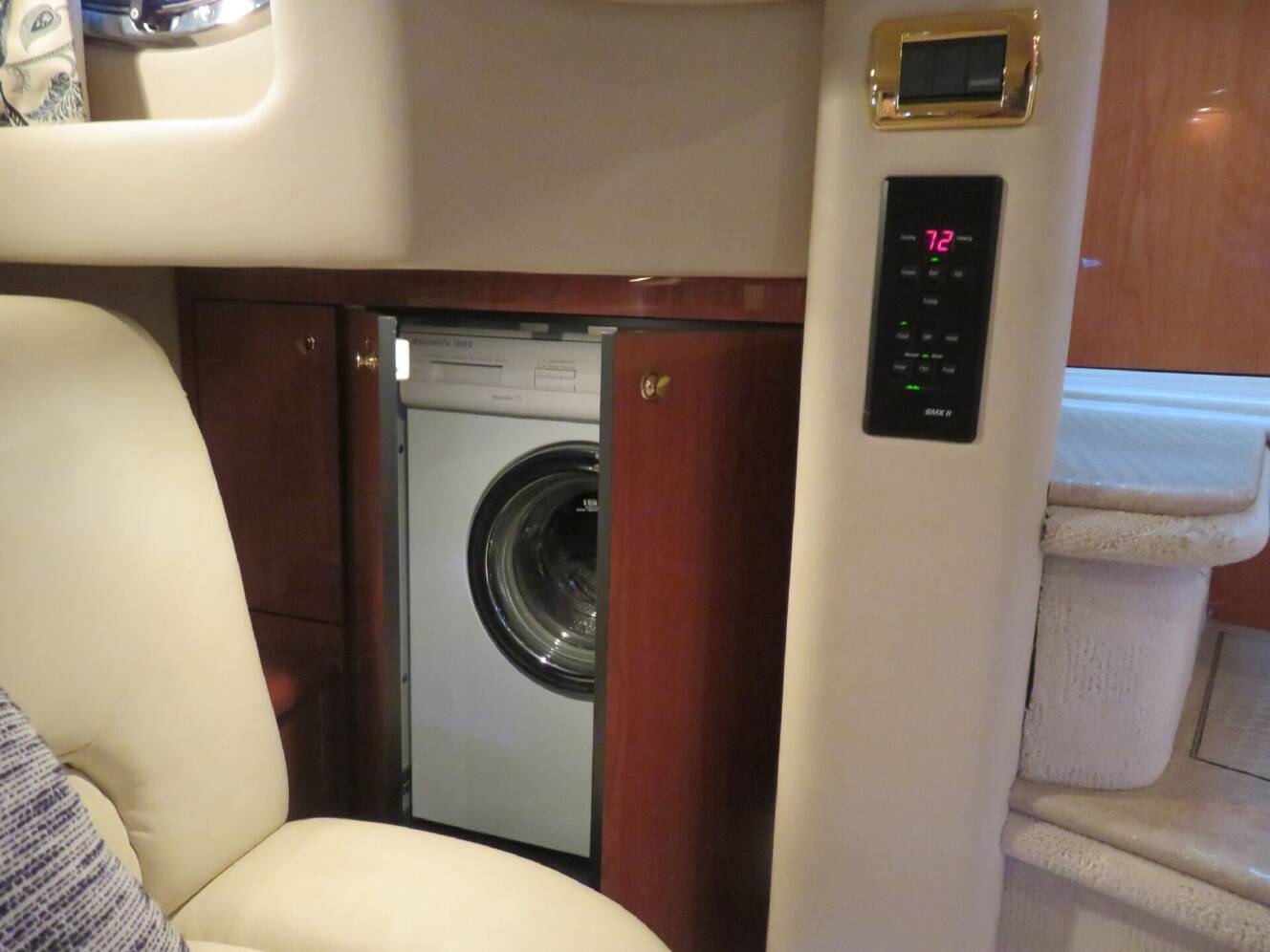 A photo of this 2001 Sea Ray 510 SUNDANCER