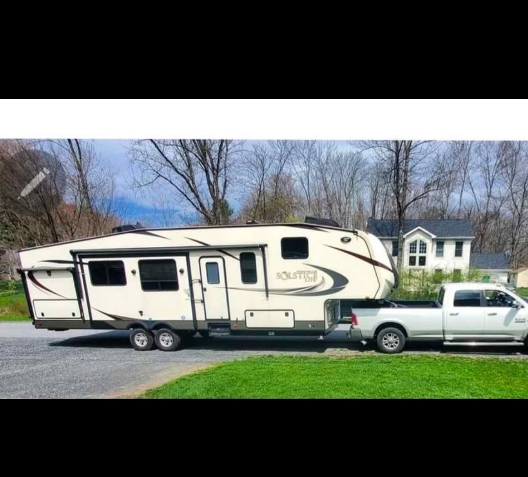 2017 Starcraft SOLSTICE LITE 337BHS in east stroudsburg PA