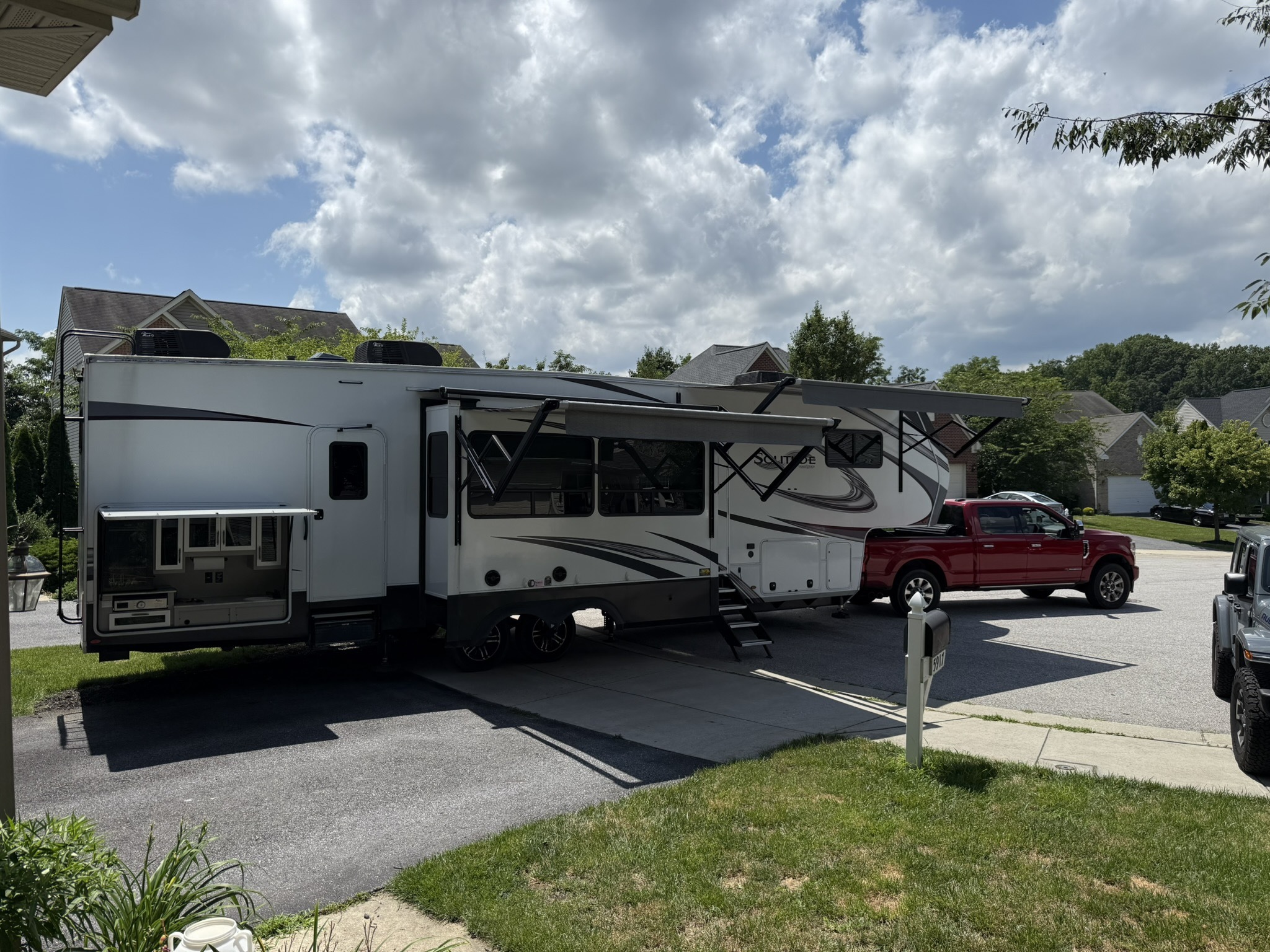 2022 Grand Design SOLITUDE S-CLASS 3740BH-R in elkridge MD