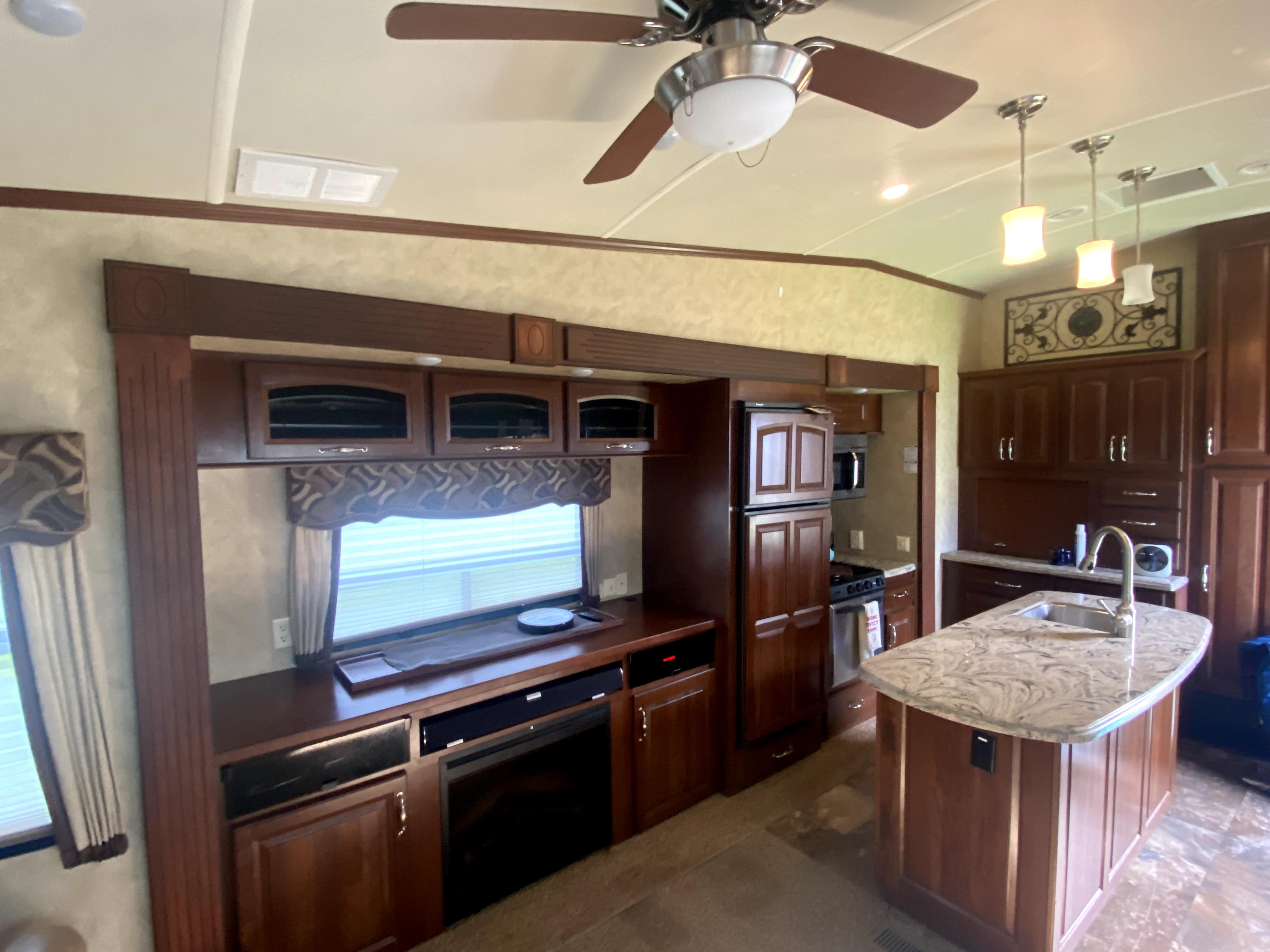 2013 Forest River CEDAR CREEK HATHAWAY 34RL in scotts mills OR