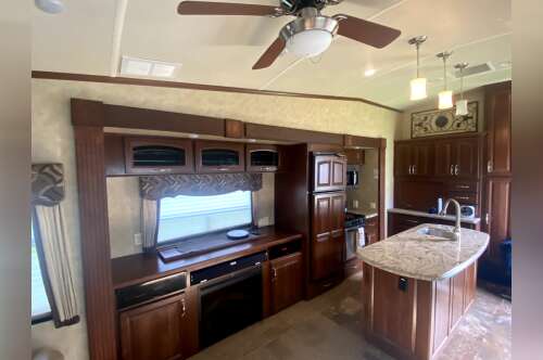 2013 Forest River CEDAR CREEK HATHAWAY 34RL in scotts mills OR