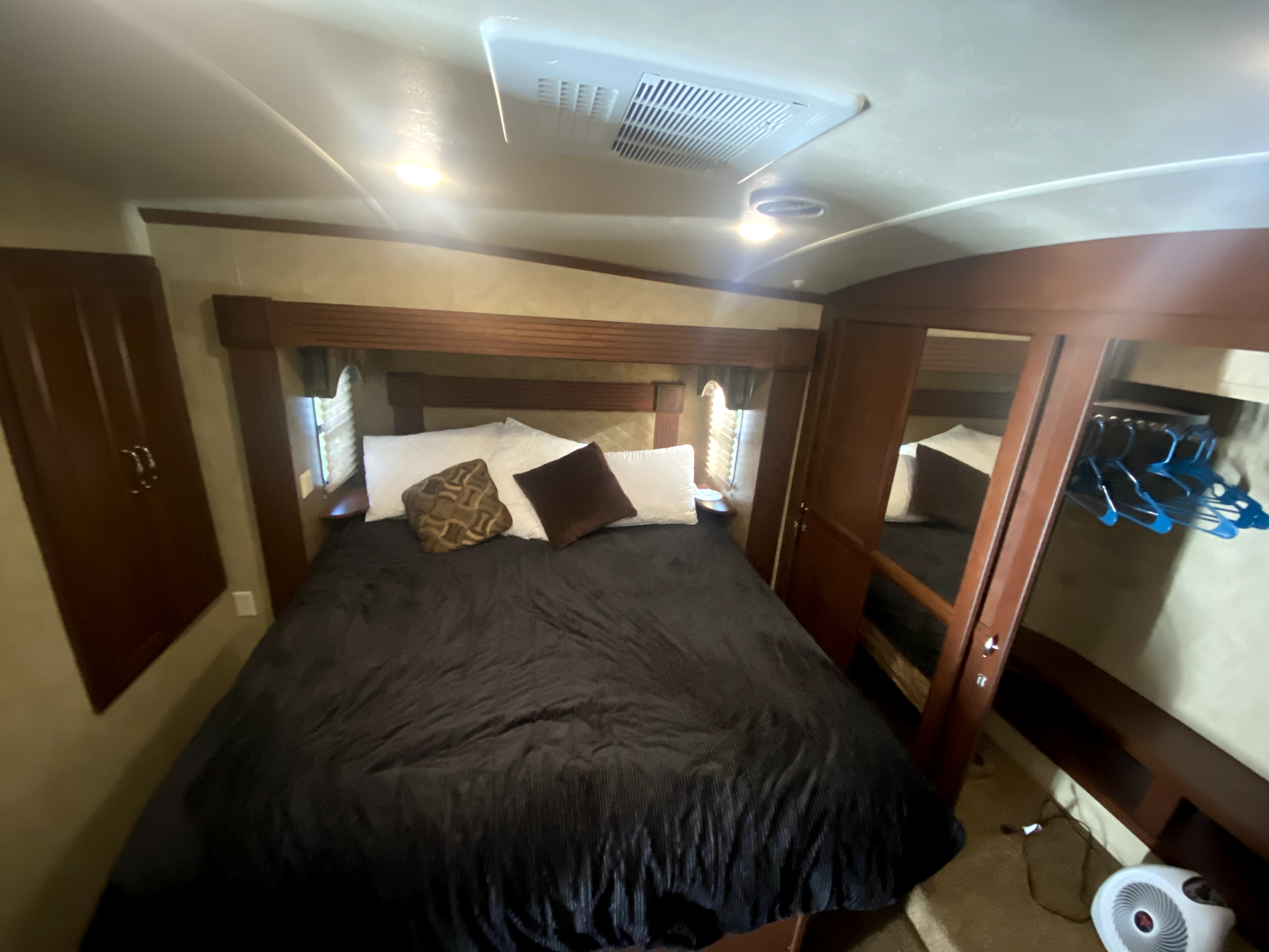 2013 Forest River CEDAR CREEK HATHAWAY 34RL in scotts mills OR