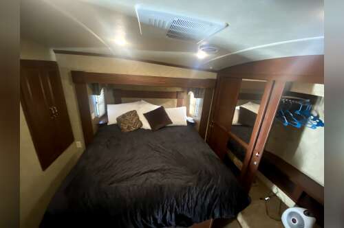 2013 Forest River CEDAR CREEK HATHAWAY 34RL in scotts mills OR
