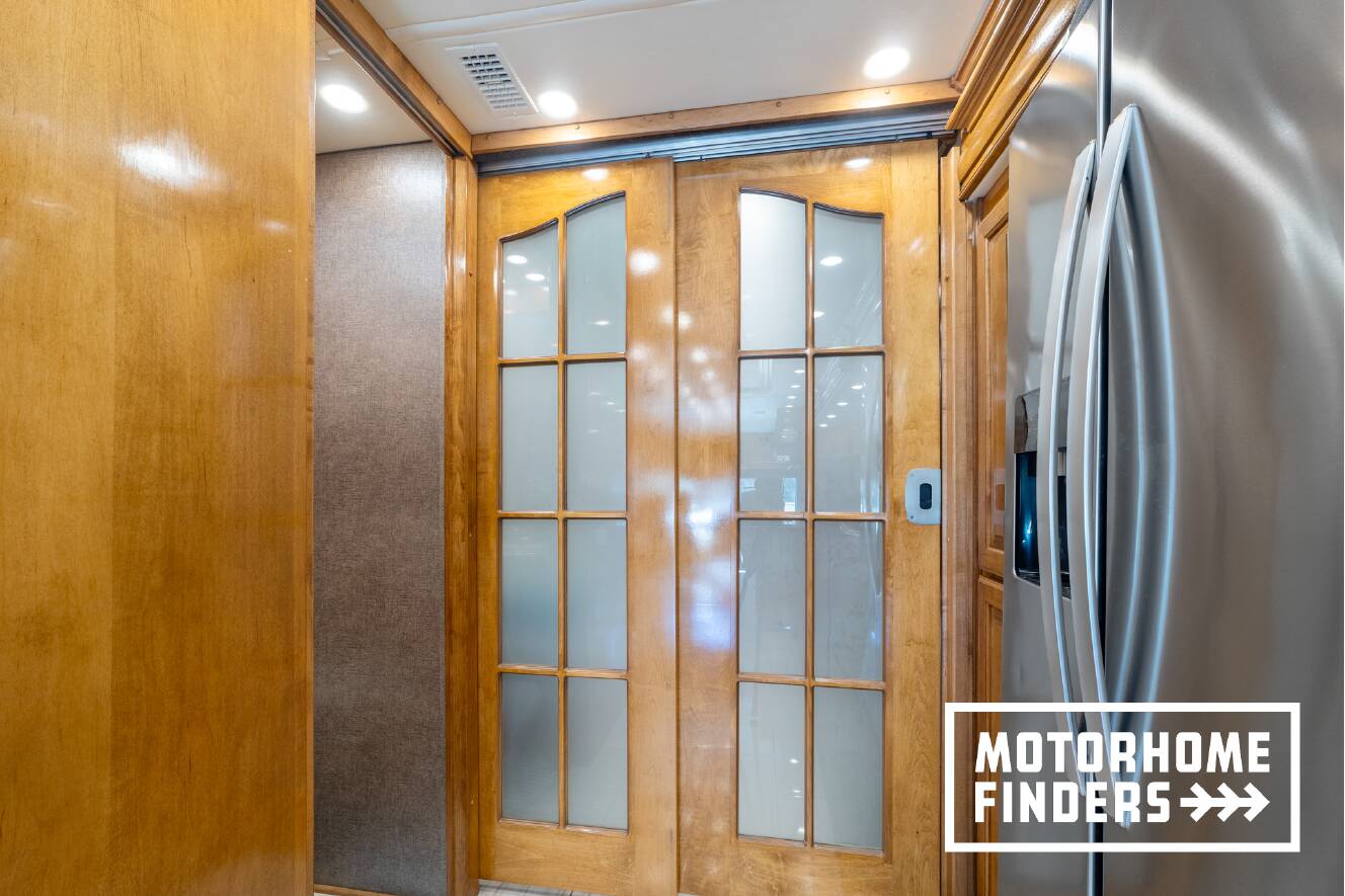 A photo of this 2017 American Coach AMERICAN REVOLUTION 42Q