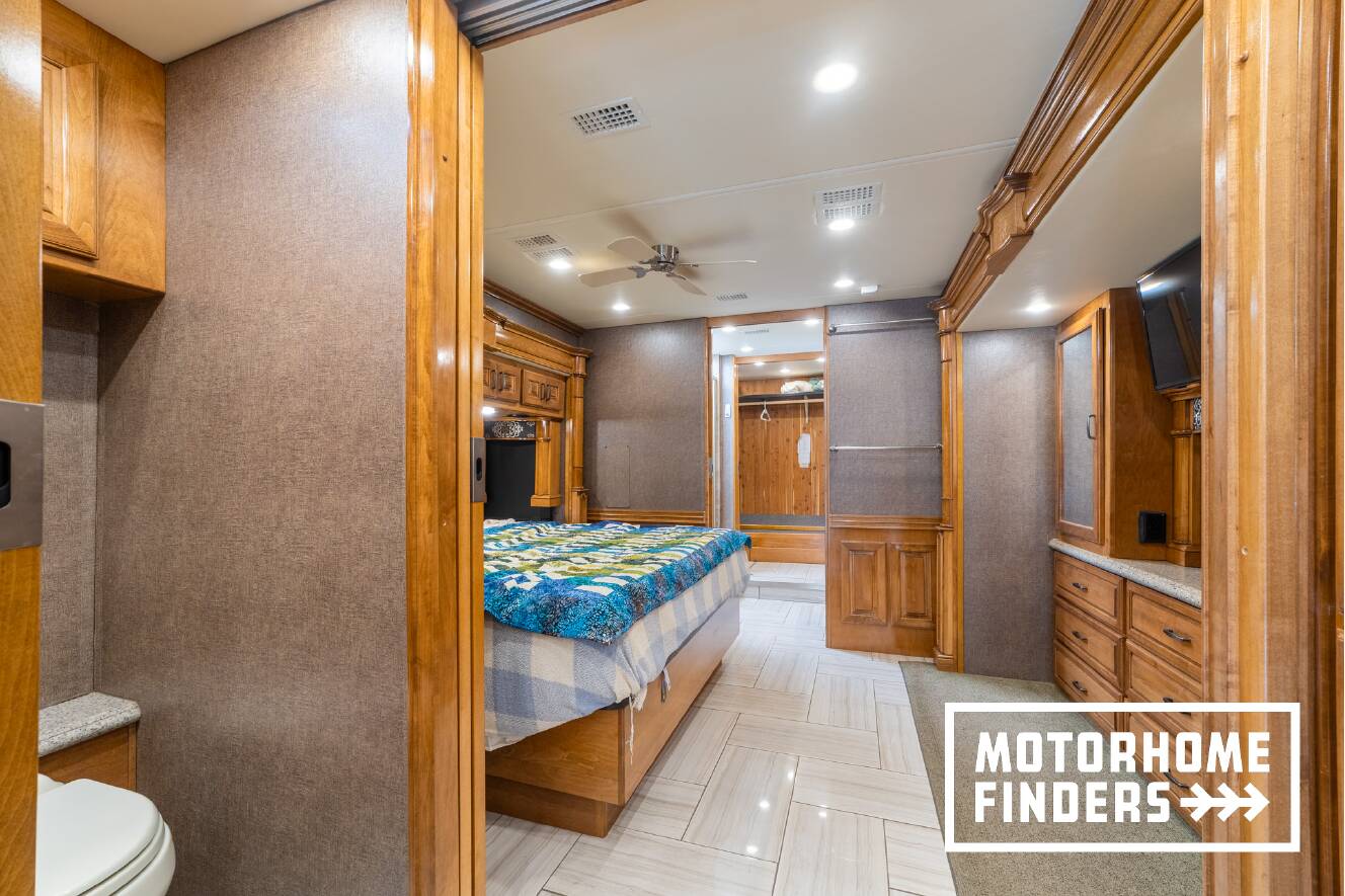 A photo of this 2017 American Coach AMERICAN REVOLUTION 42Q