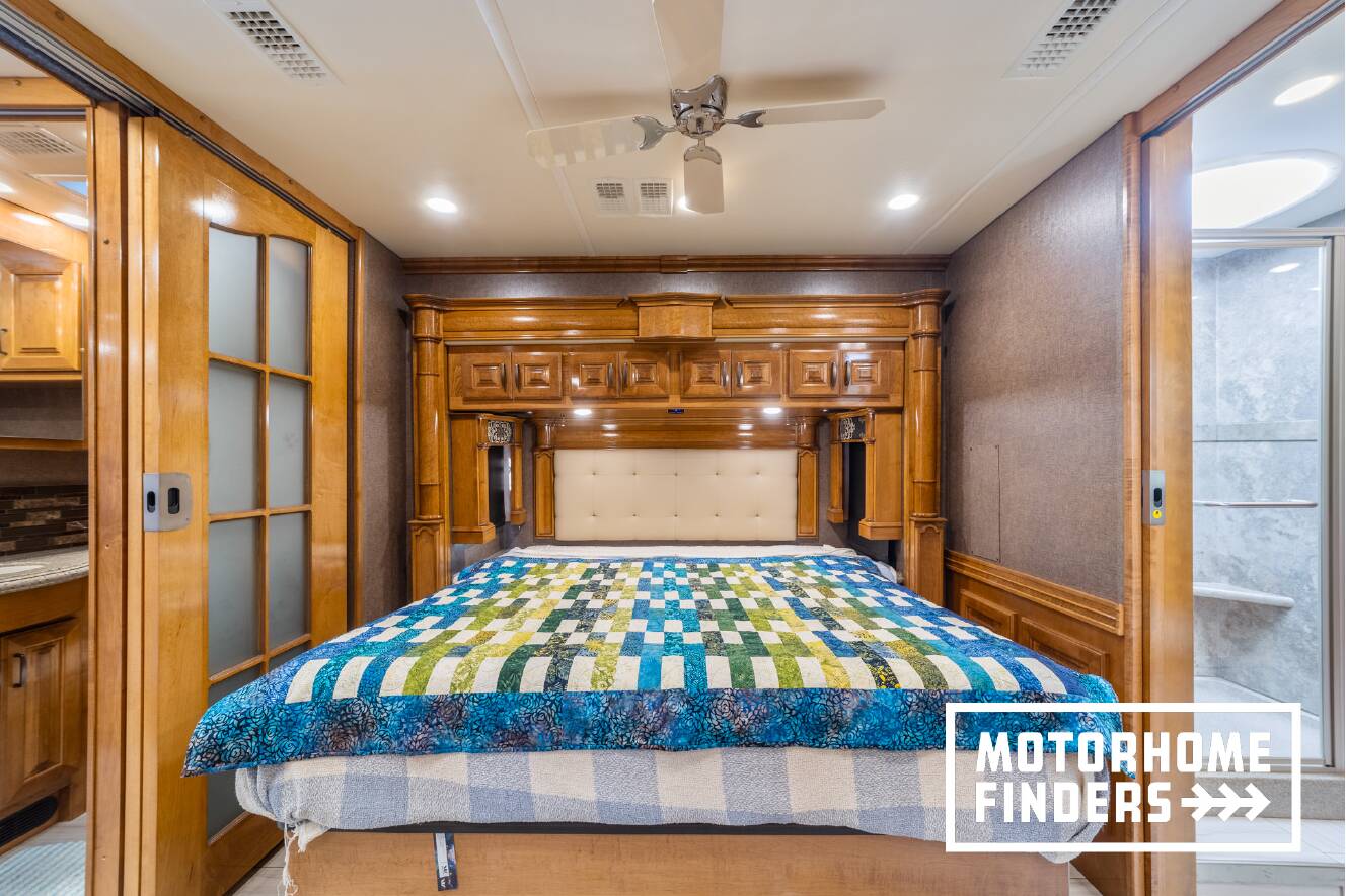 A photo of this 2017 American Coach AMERICAN REVOLUTION 42Q