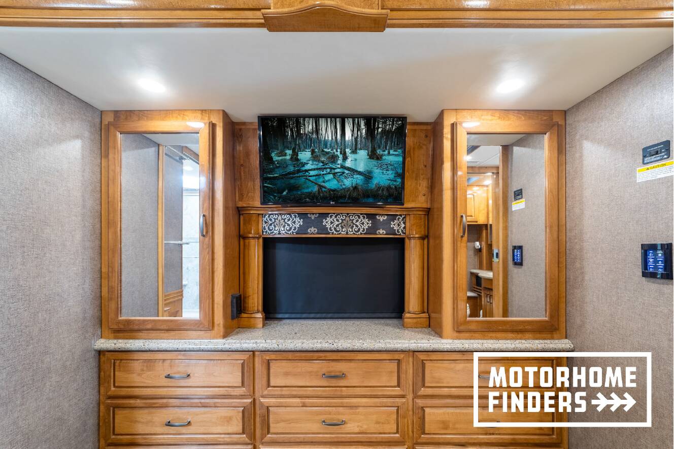 A photo of this 2017 American Coach AMERICAN REVOLUTION 42Q