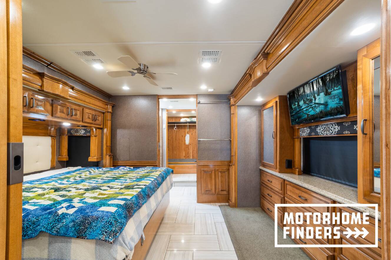 A photo of this 2017 American Coach AMERICAN REVOLUTION 42Q