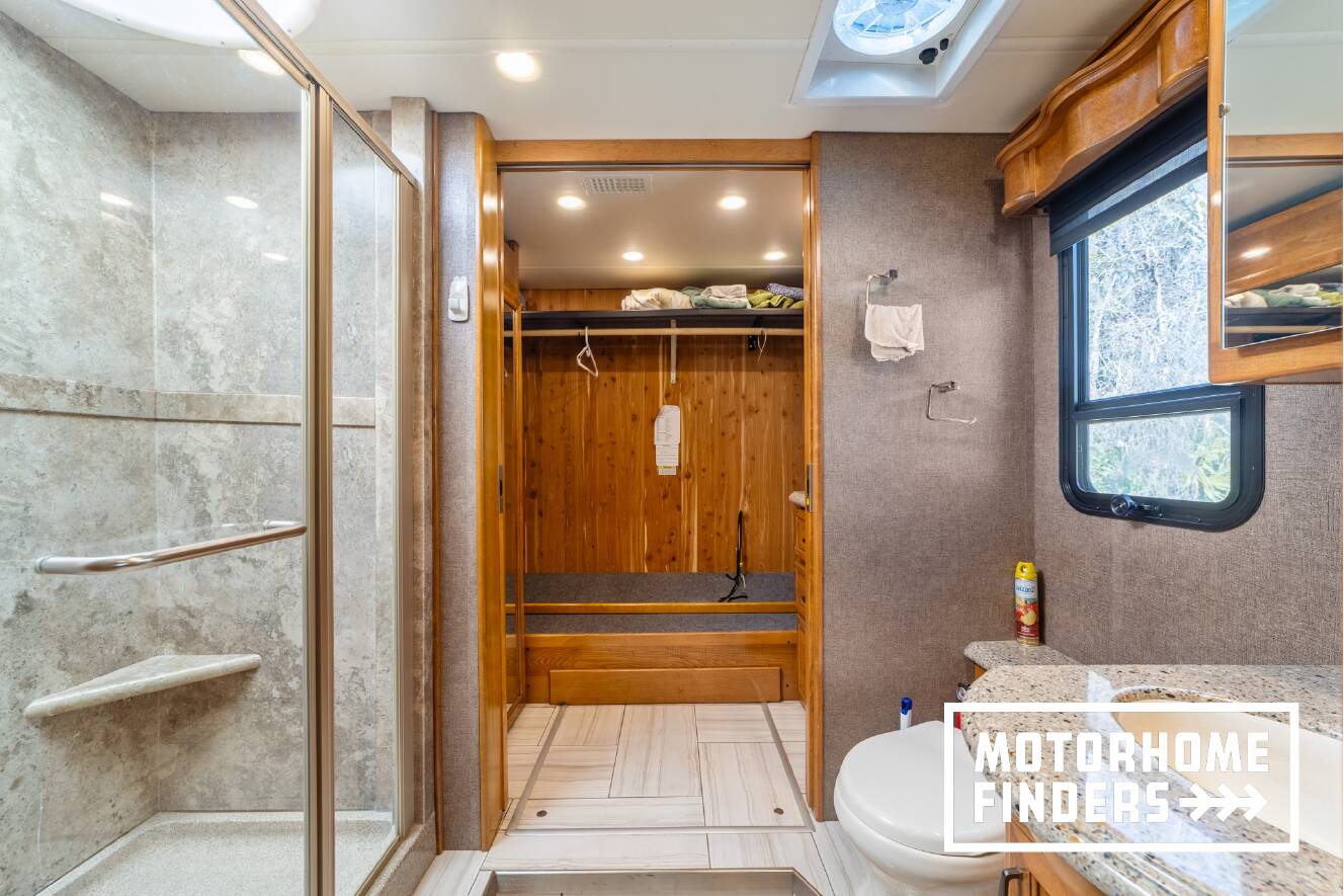 A photo of this 2017 American Coach AMERICAN REVOLUTION 42Q