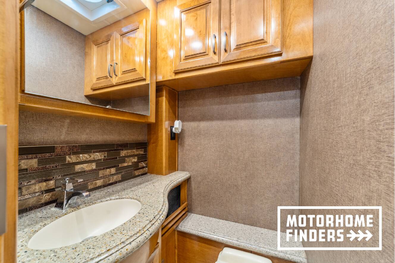 A photo of this 2017 American Coach AMERICAN REVOLUTION 42Q