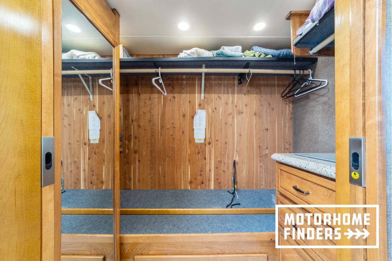 A photo of this 2017 American Coach AMERICAN REVOLUTION 42Q