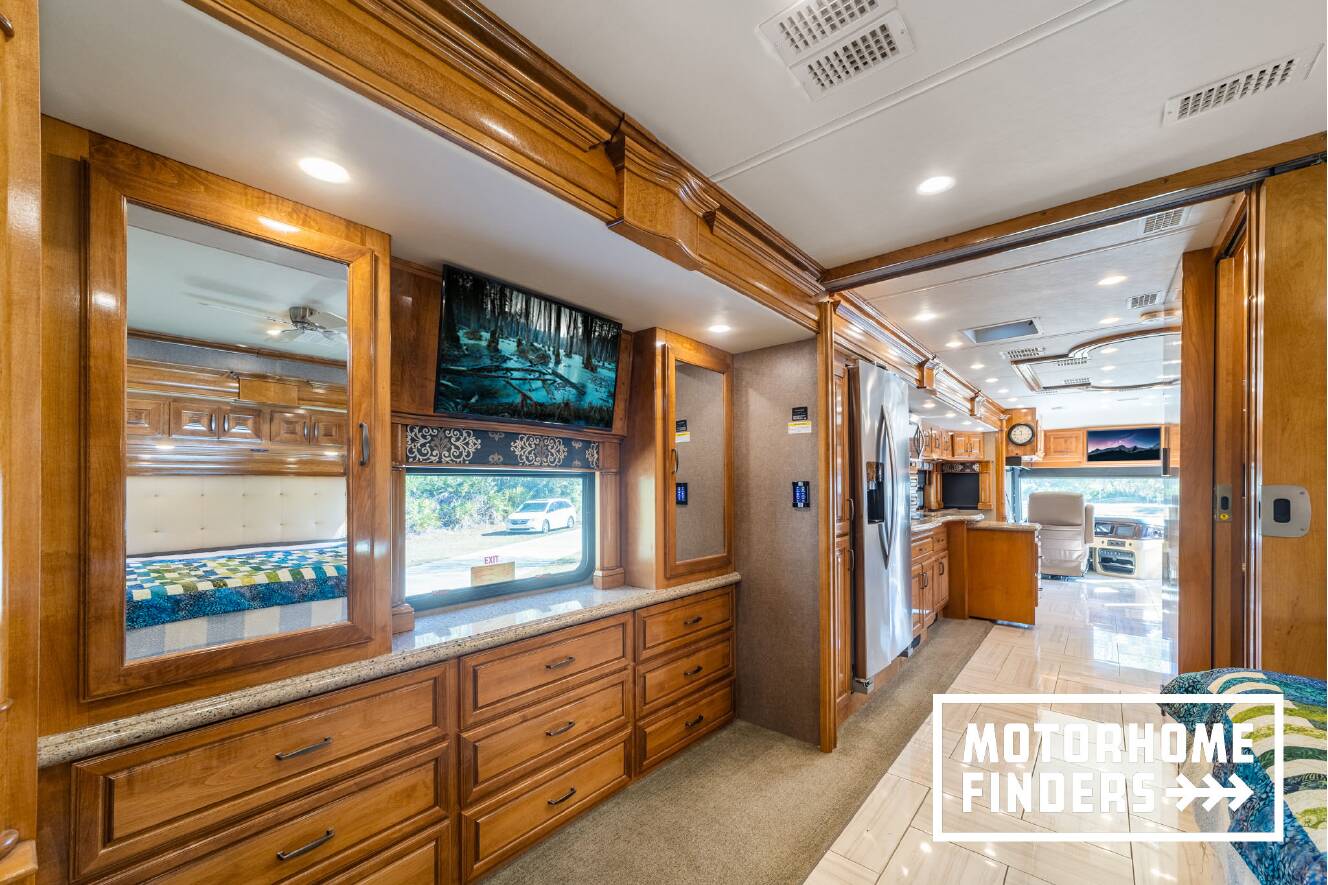 A photo of this 2017 American Coach AMERICAN REVOLUTION 42Q