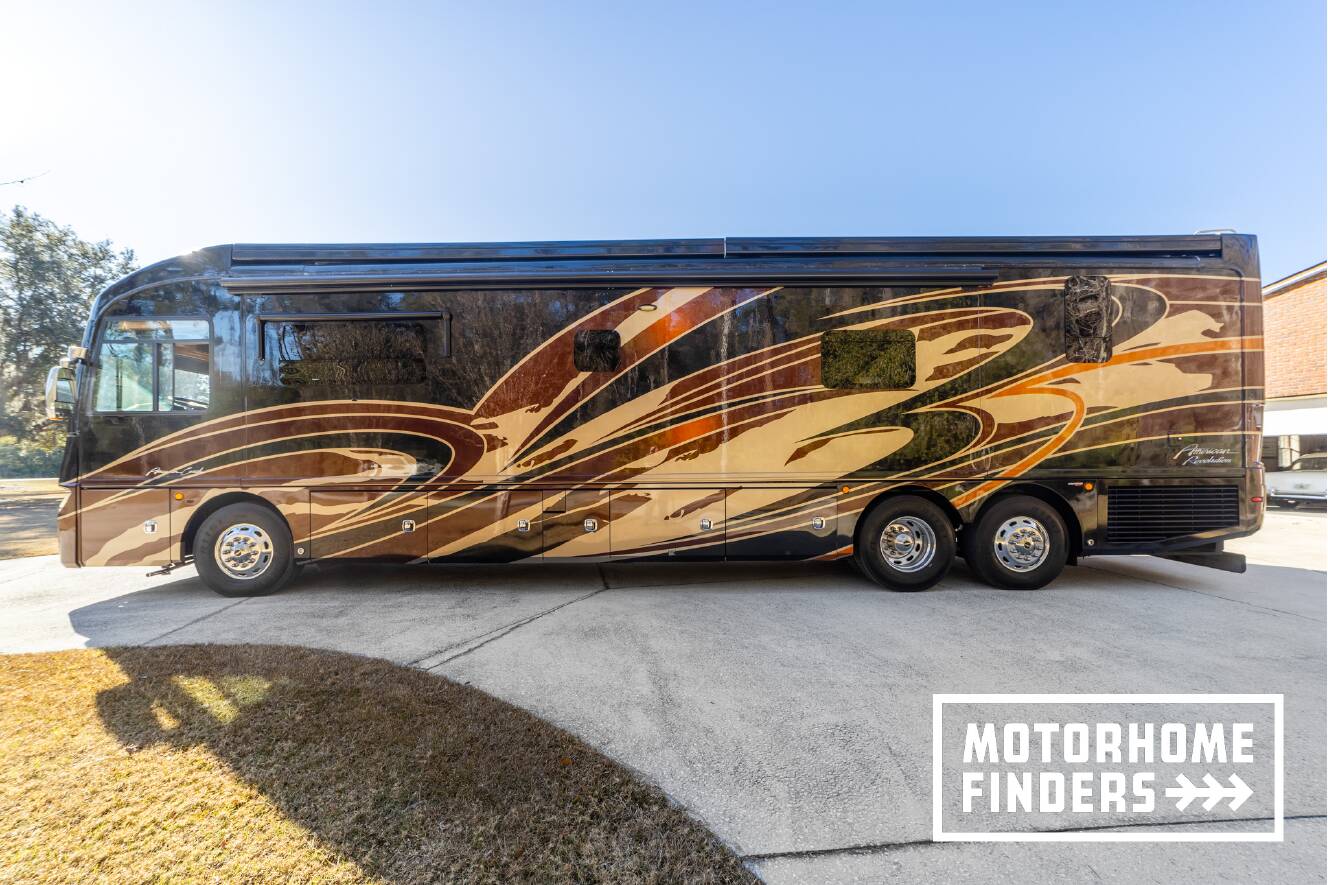 A photo of this 2017 American Coach AMERICAN REVOLUTION 42Q