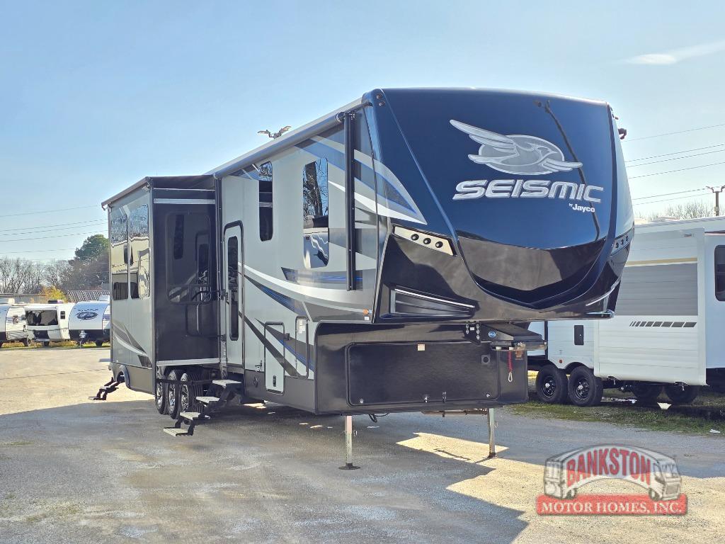 2018 Jayco Seismic 4114 Fifth Wheel Toy Hauler RV