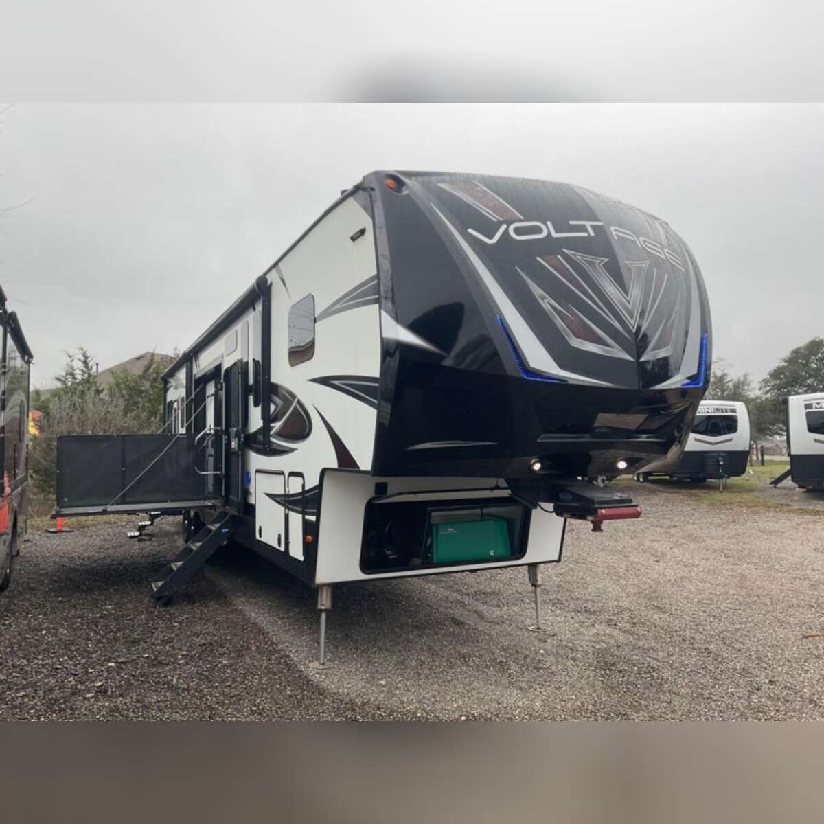 2018 Dutchmen RV Voltage V4150