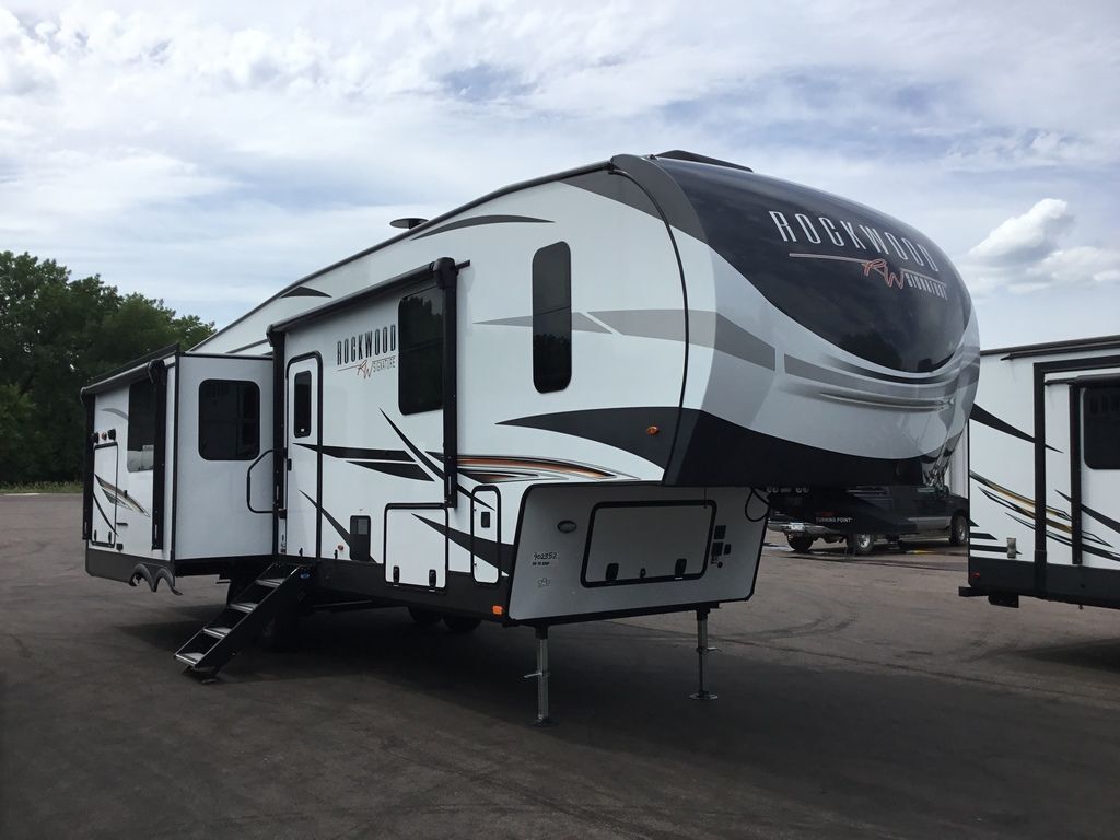 698b05d8da5d617d600d7585.jpg?