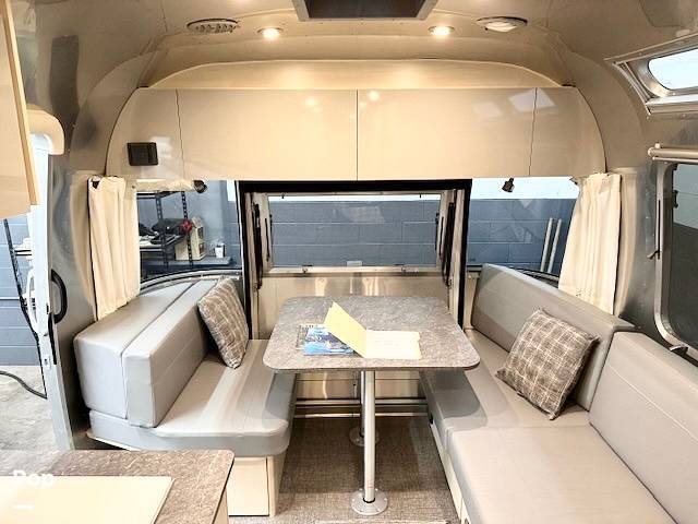 2022 Airstream Flying Cloud 27FB Queen in janesville WI