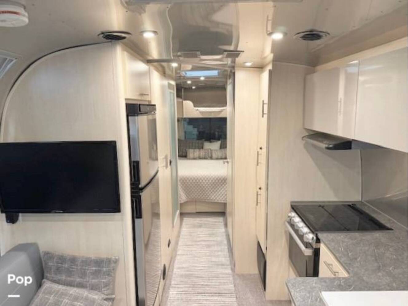 A photo of this 2022 Airstream Flying Cloud 27FB Queen