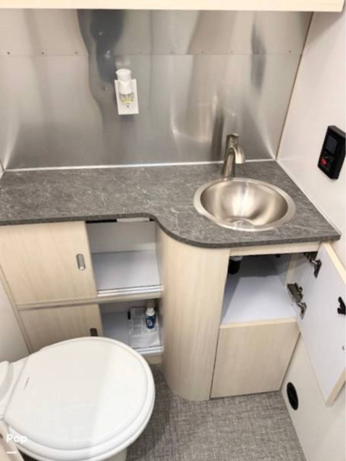 A photo of this 2022 Airstream Flying Cloud 27FB Queen