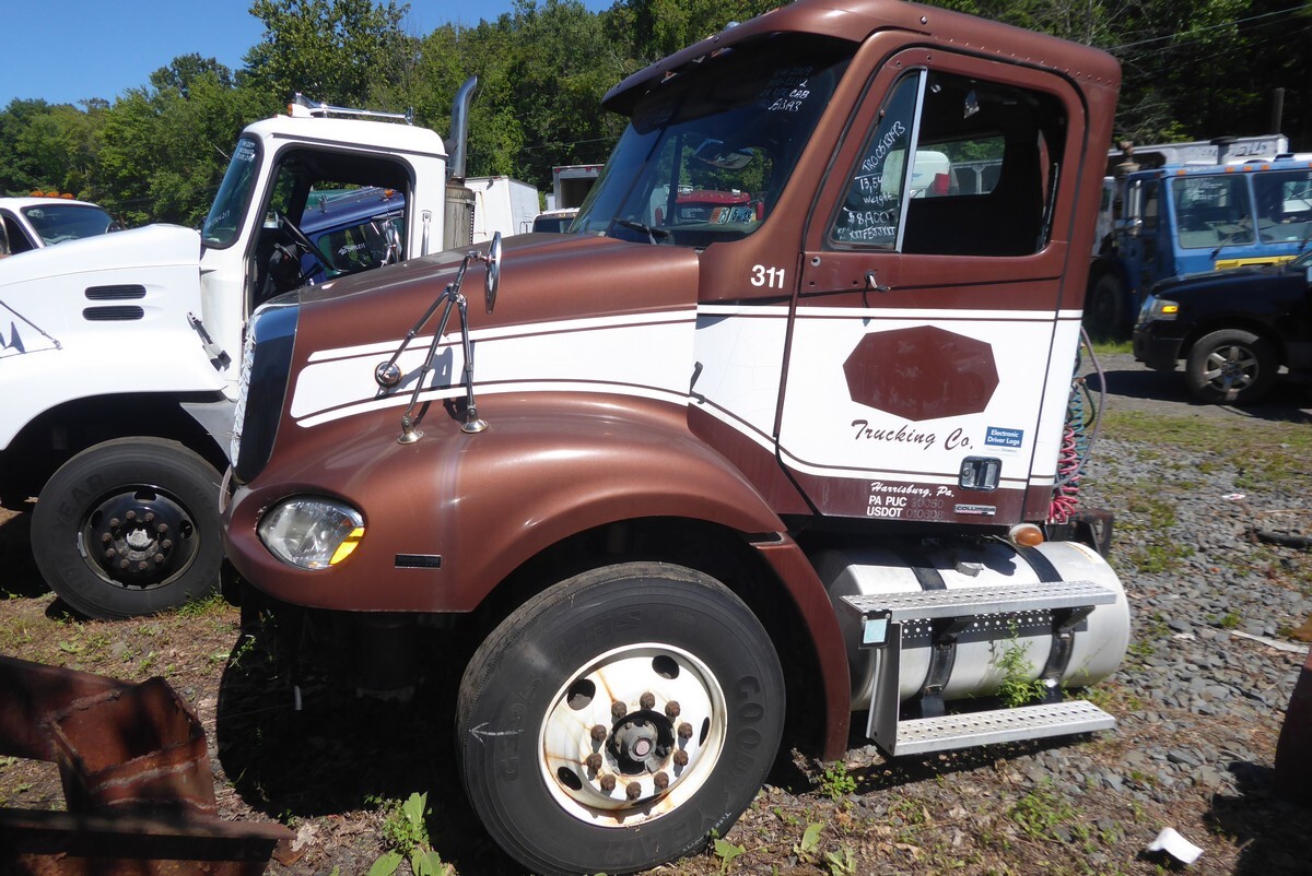 2009 FREIGHTLINER COLUMBIA 112 in Sparrow Bush, NY
