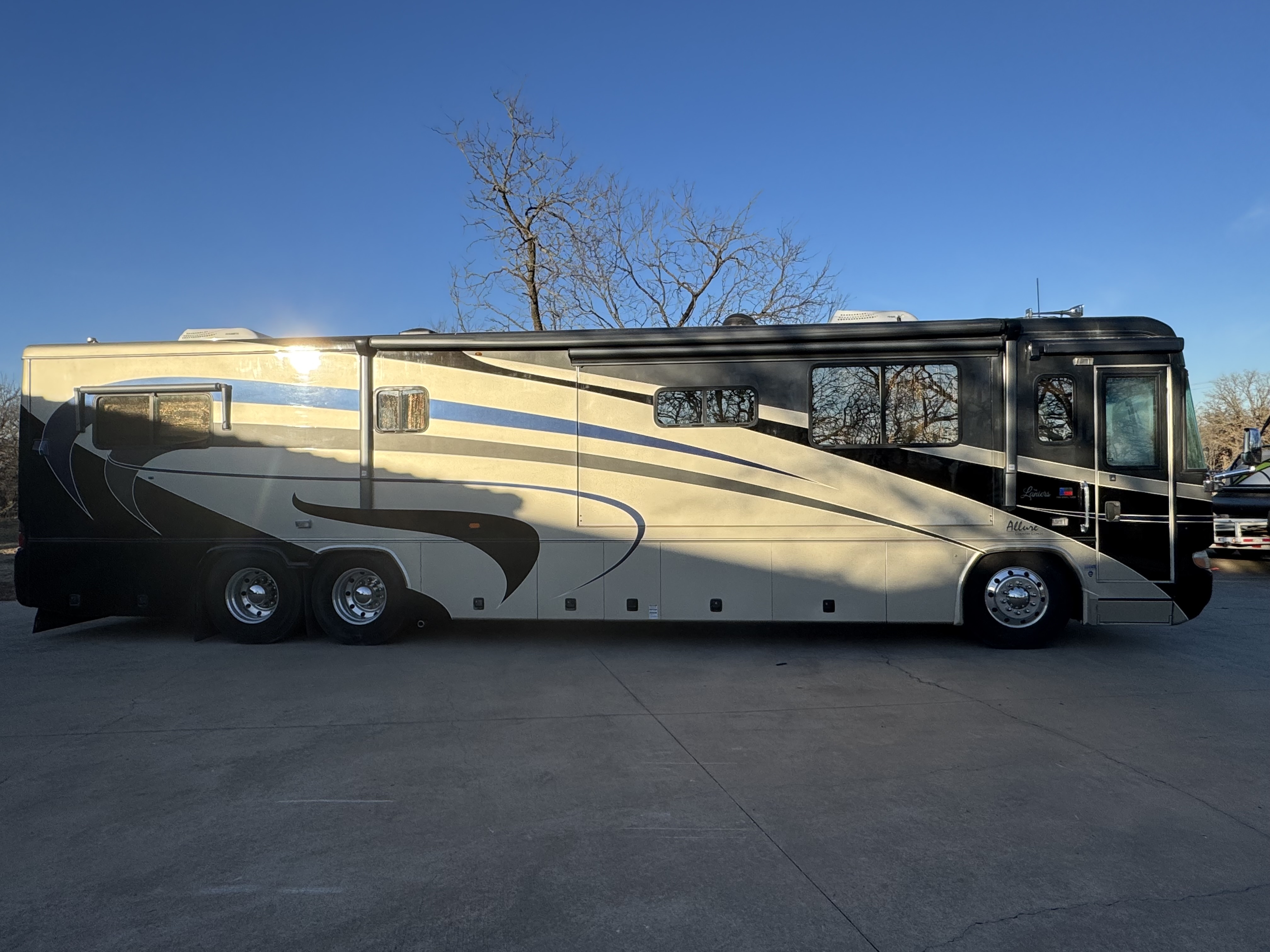 2004 Country Coach ALLURE 40 NEWPORT RV