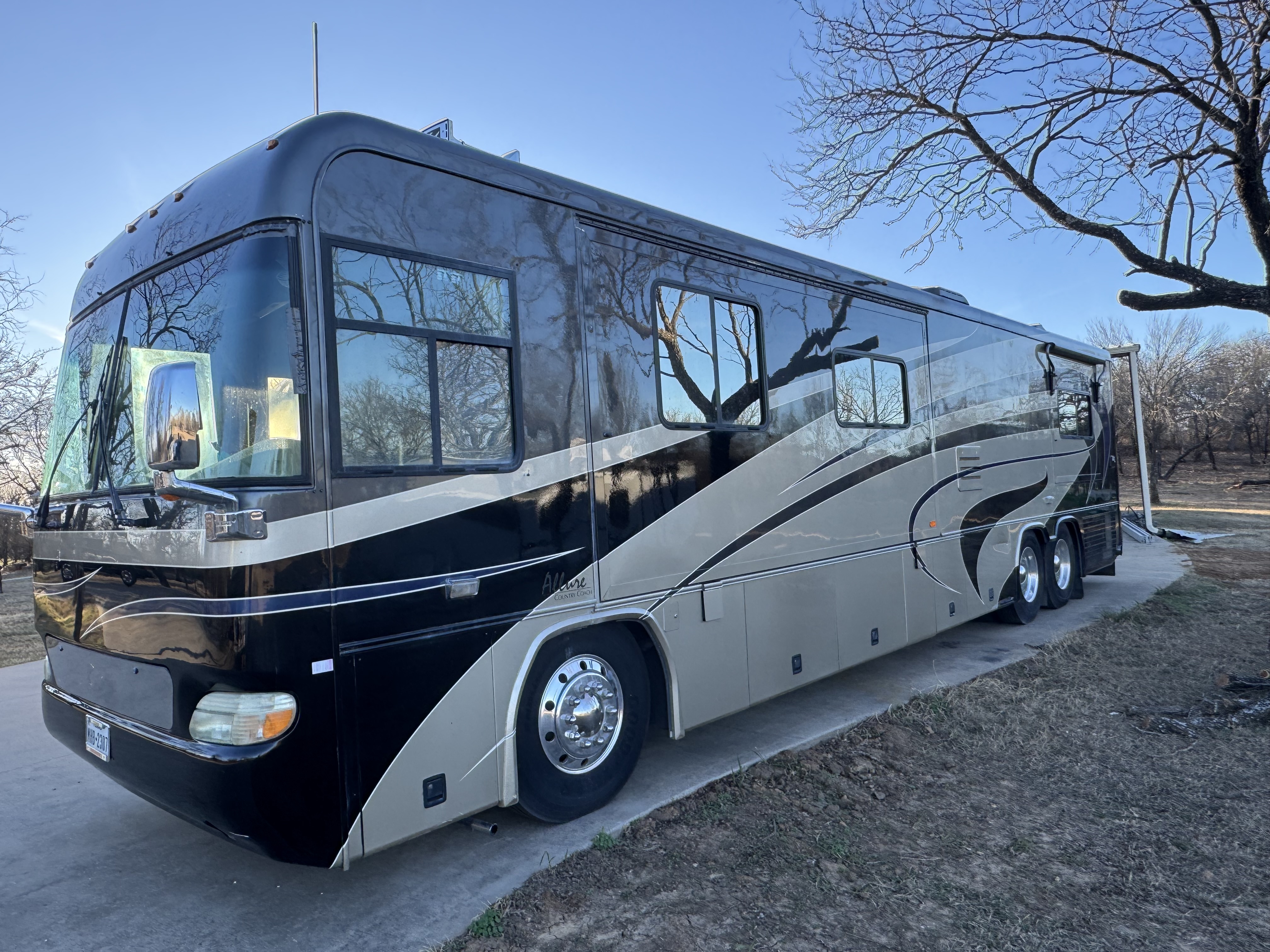 2004 Country Coach ALLURE 40 NEWPORT in millsap TX