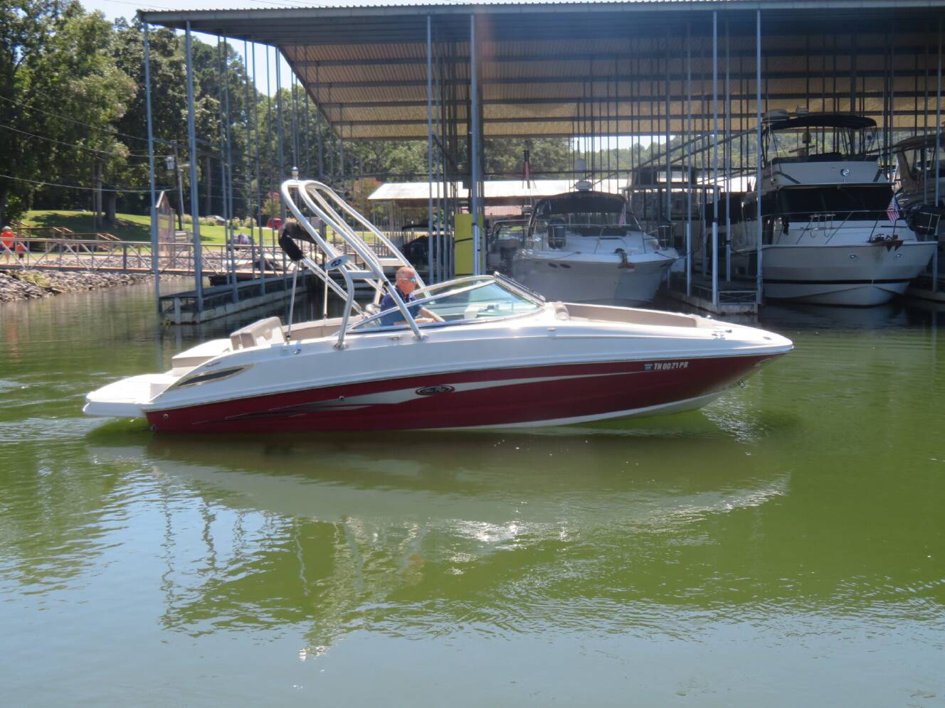 A photo of this 2011 Sea Ray 240 SUNDECK