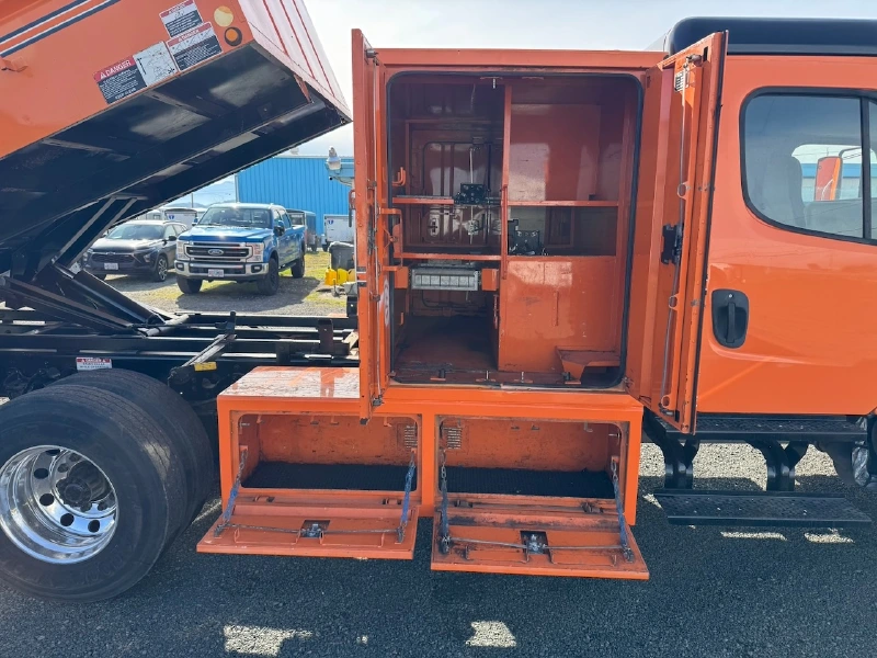 2016 FREIGHTLINER M2
