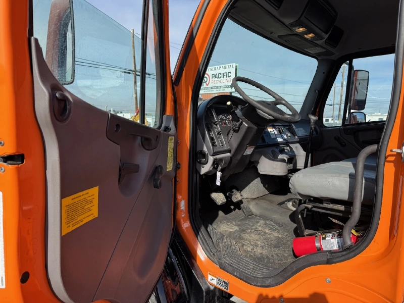 2016 FREIGHTLINER M2