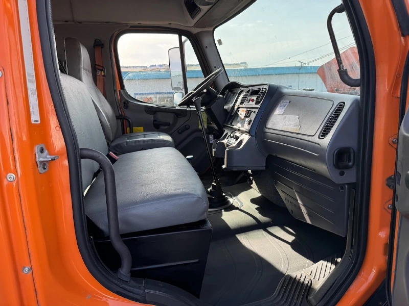 2016 FREIGHTLINER M2