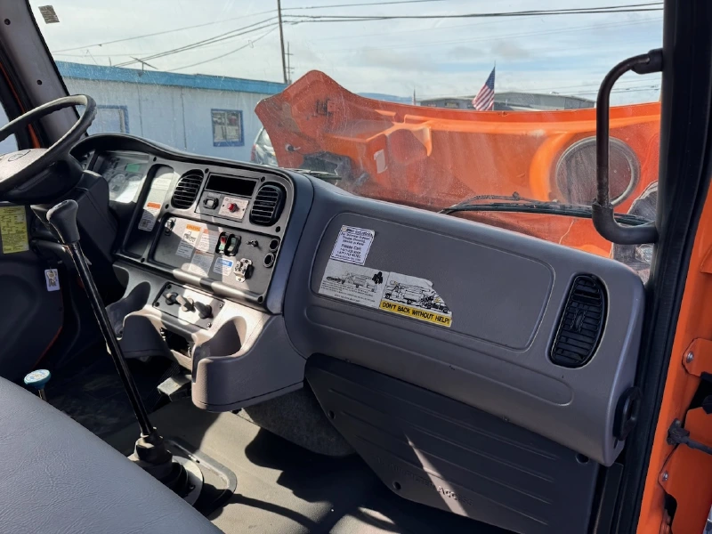 2016 FREIGHTLINER M2
