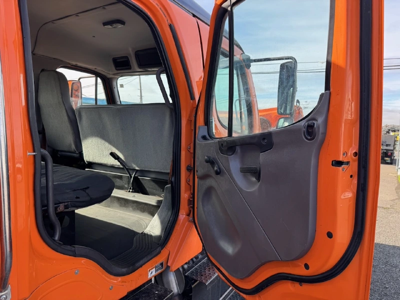 2016 FREIGHTLINER M2