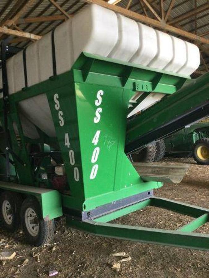 Northwood MFG Seed Shuttle 400 in New Hampton, IA