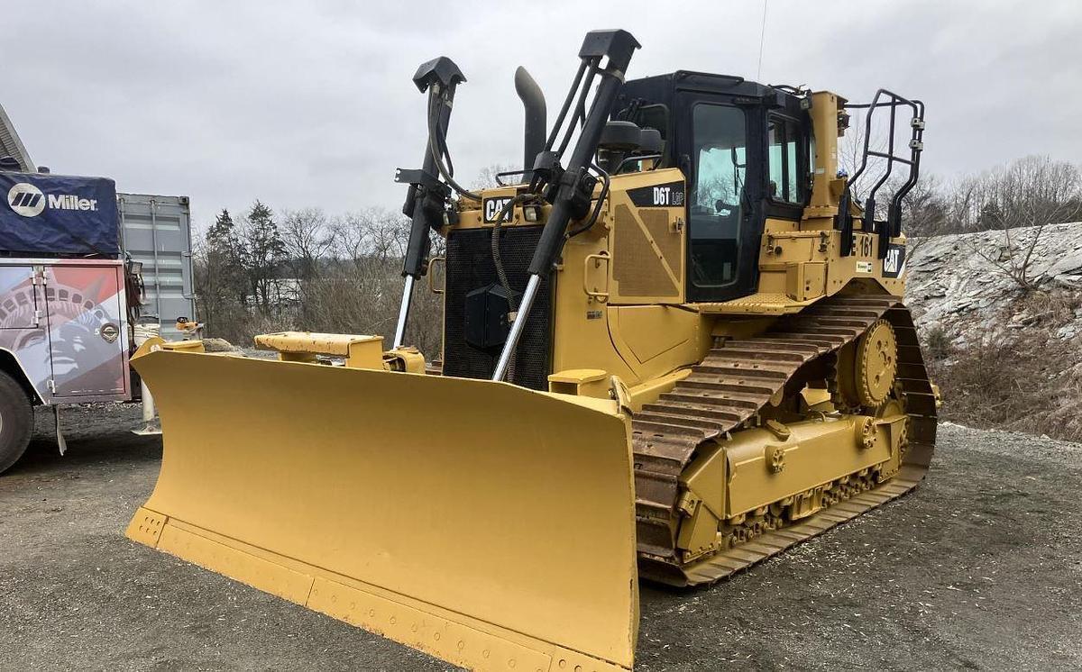2015 CATERPILLAR D6T in Knoxville, TN