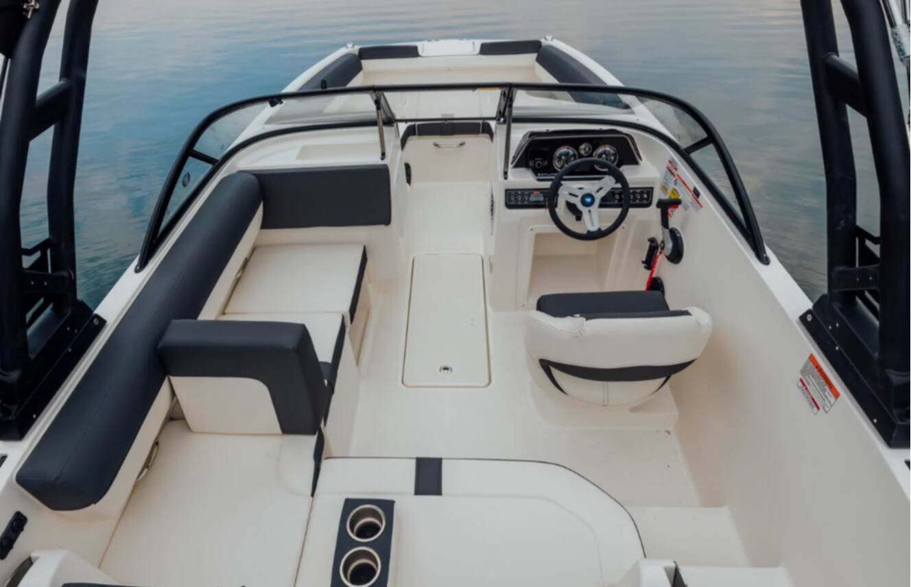 A photo of this 2025 Bayliner D20I