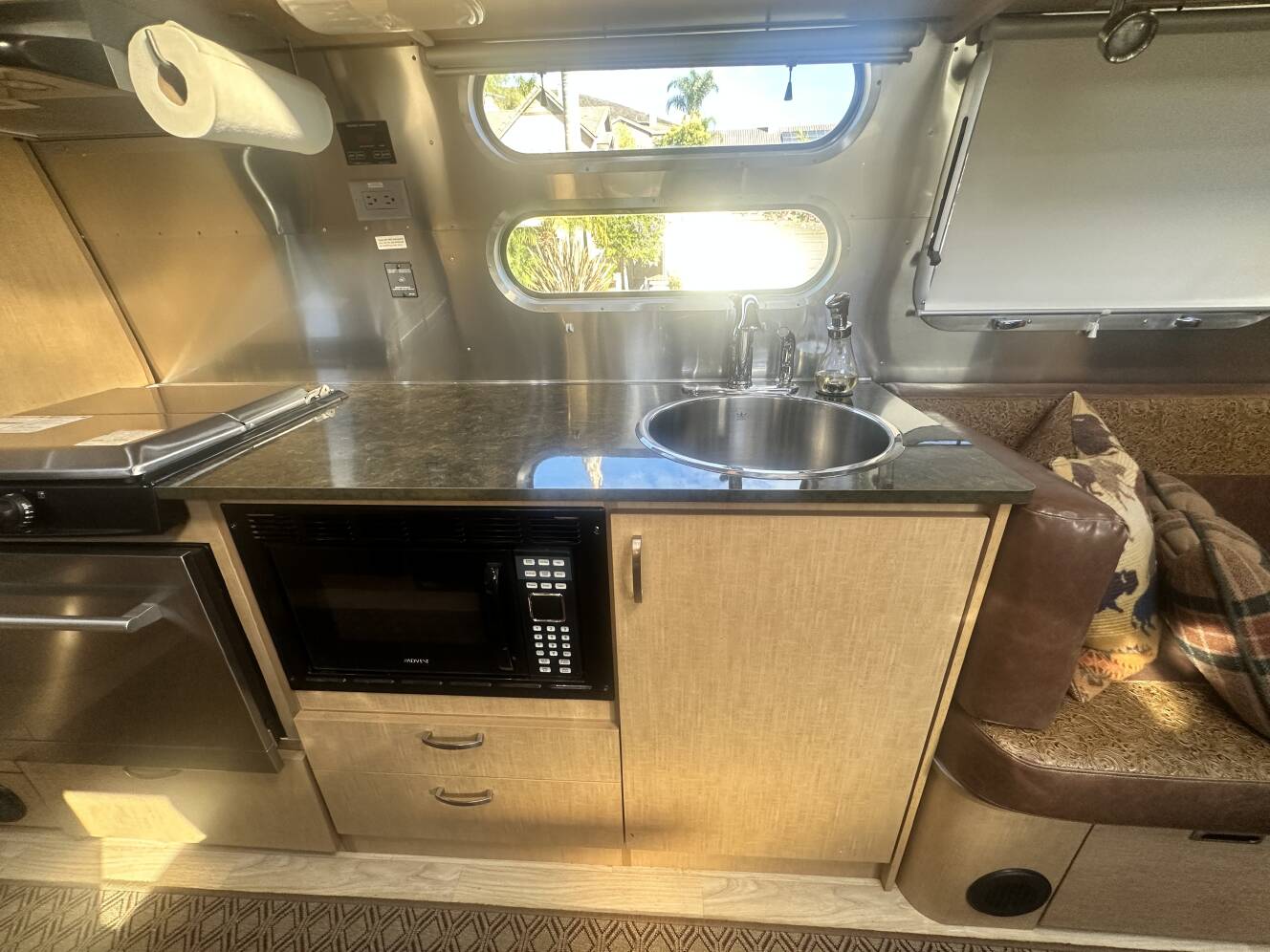 A photo of this 2015 Airstream FLYING CLOUD 30FB BUNK