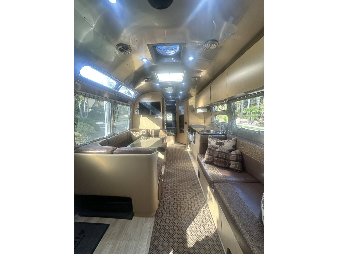 A photo of this 2015 Airstream FLYING CLOUD 30FB BUNK