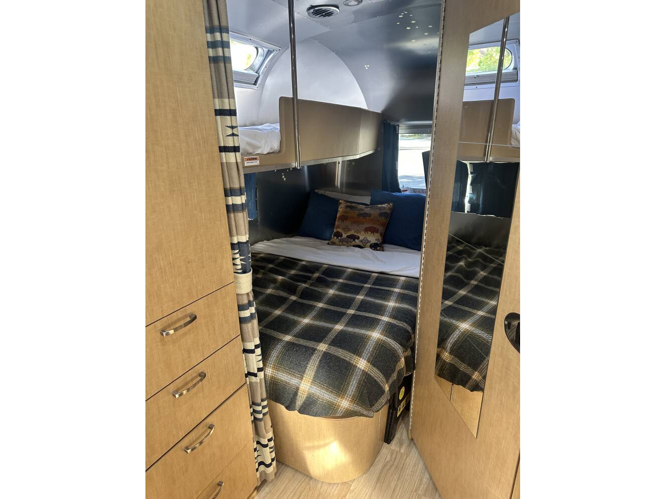 A photo of this 2015 Airstream FLYING CLOUD 30FB BUNK
