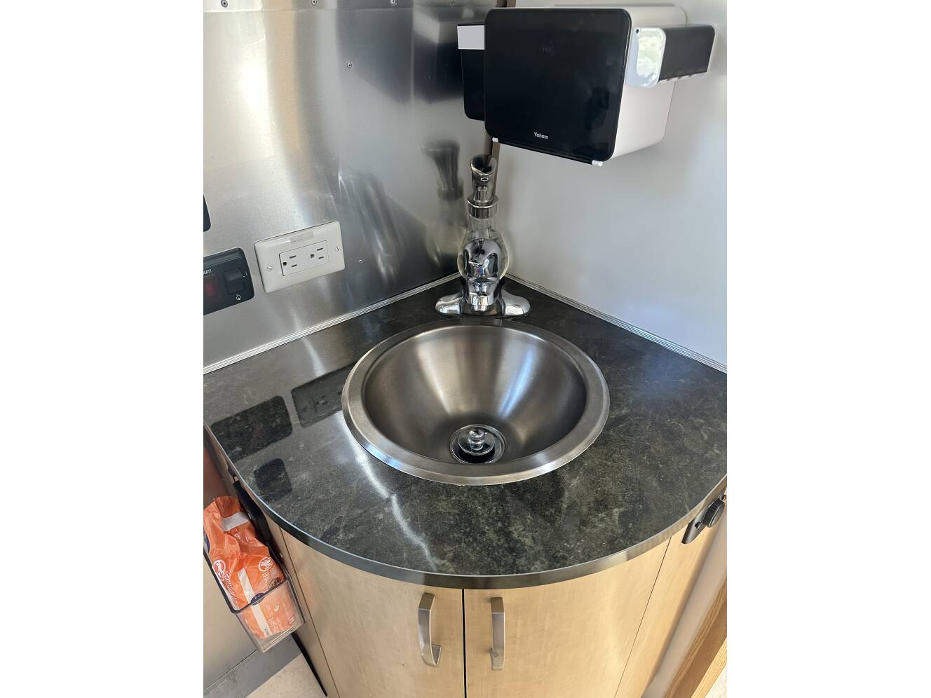 A photo of this 2015 Airstream FLYING CLOUD 30FB BUNK