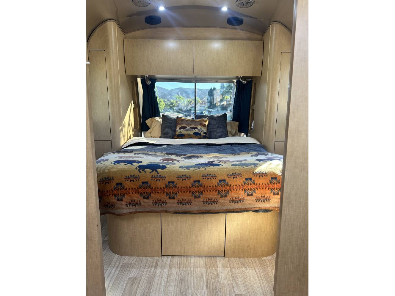A photo of this 2015 Airstream FLYING CLOUD 30FB BUNK