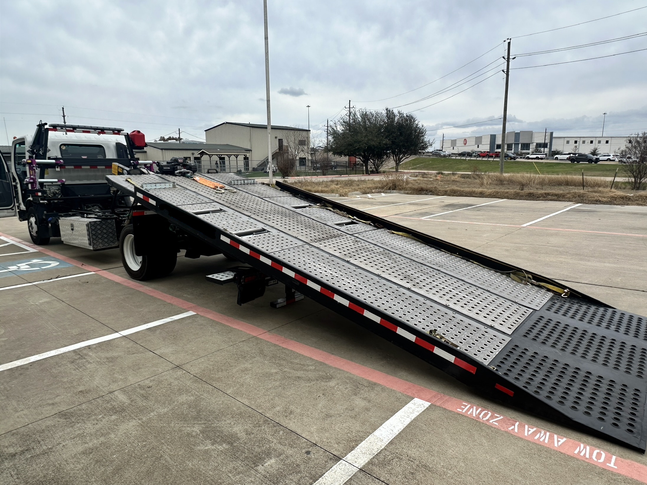 2022 ISUZU Nrr in Houston, TX