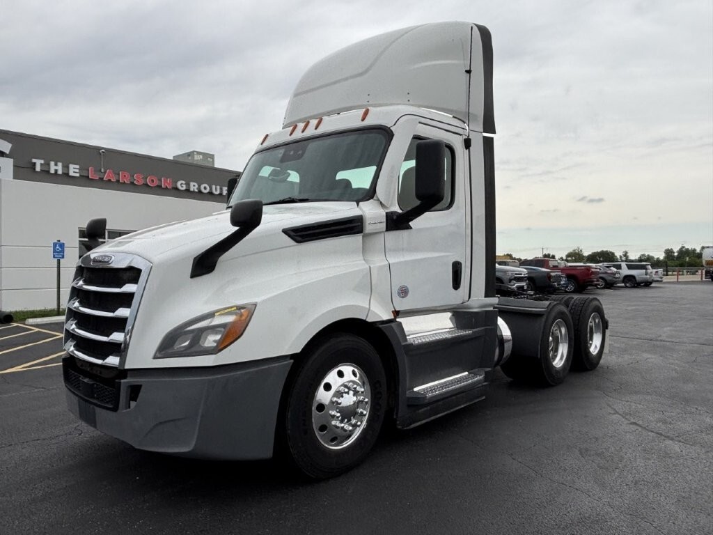 2021 FREIGHTLINER CASCADIA 126 in East Saint Louis, IL