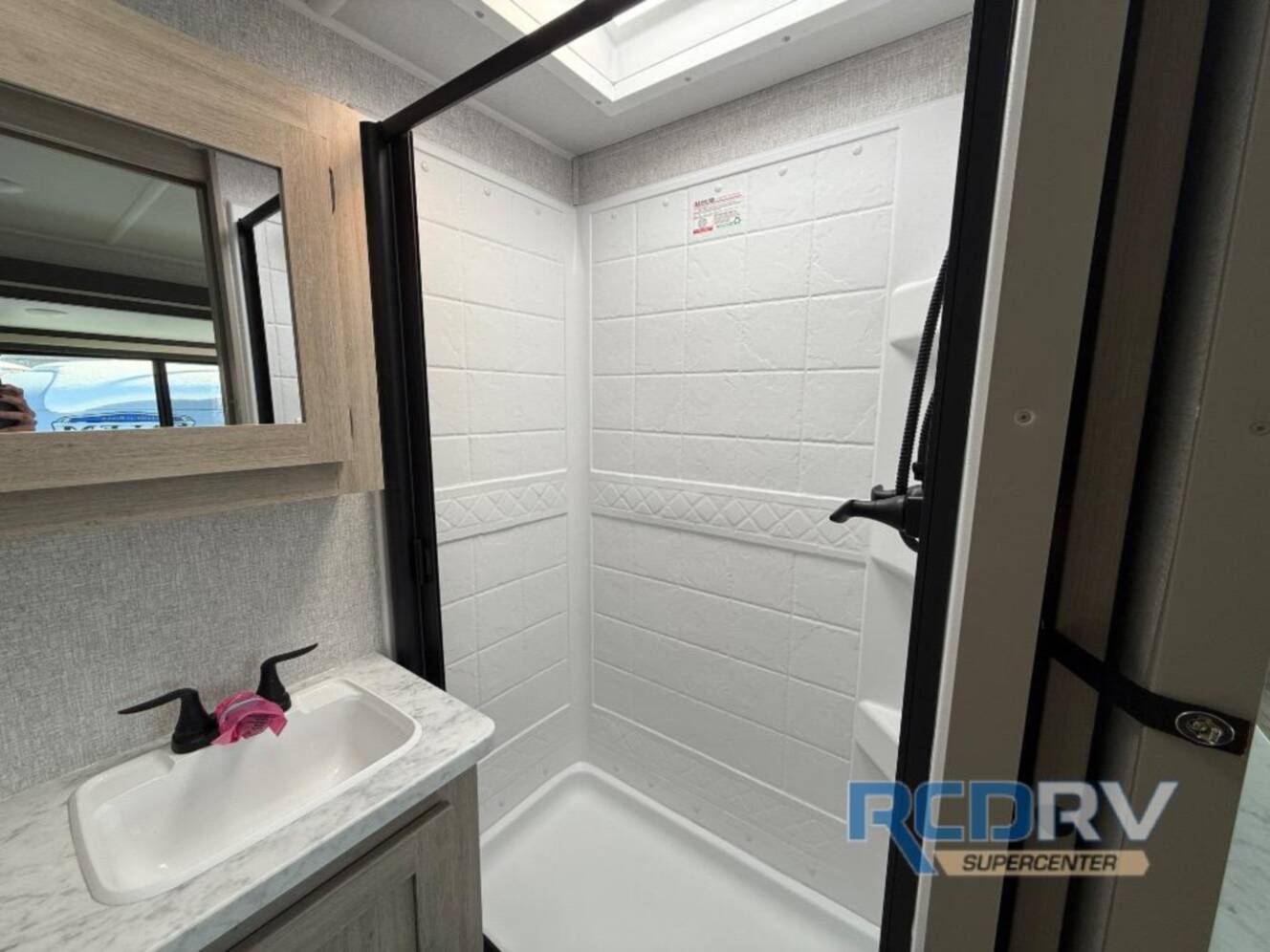A photo of this 2026 East To West Della Terra 263RK