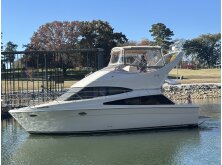 4 Versatile Flybridge Boats Under 40 Feet image