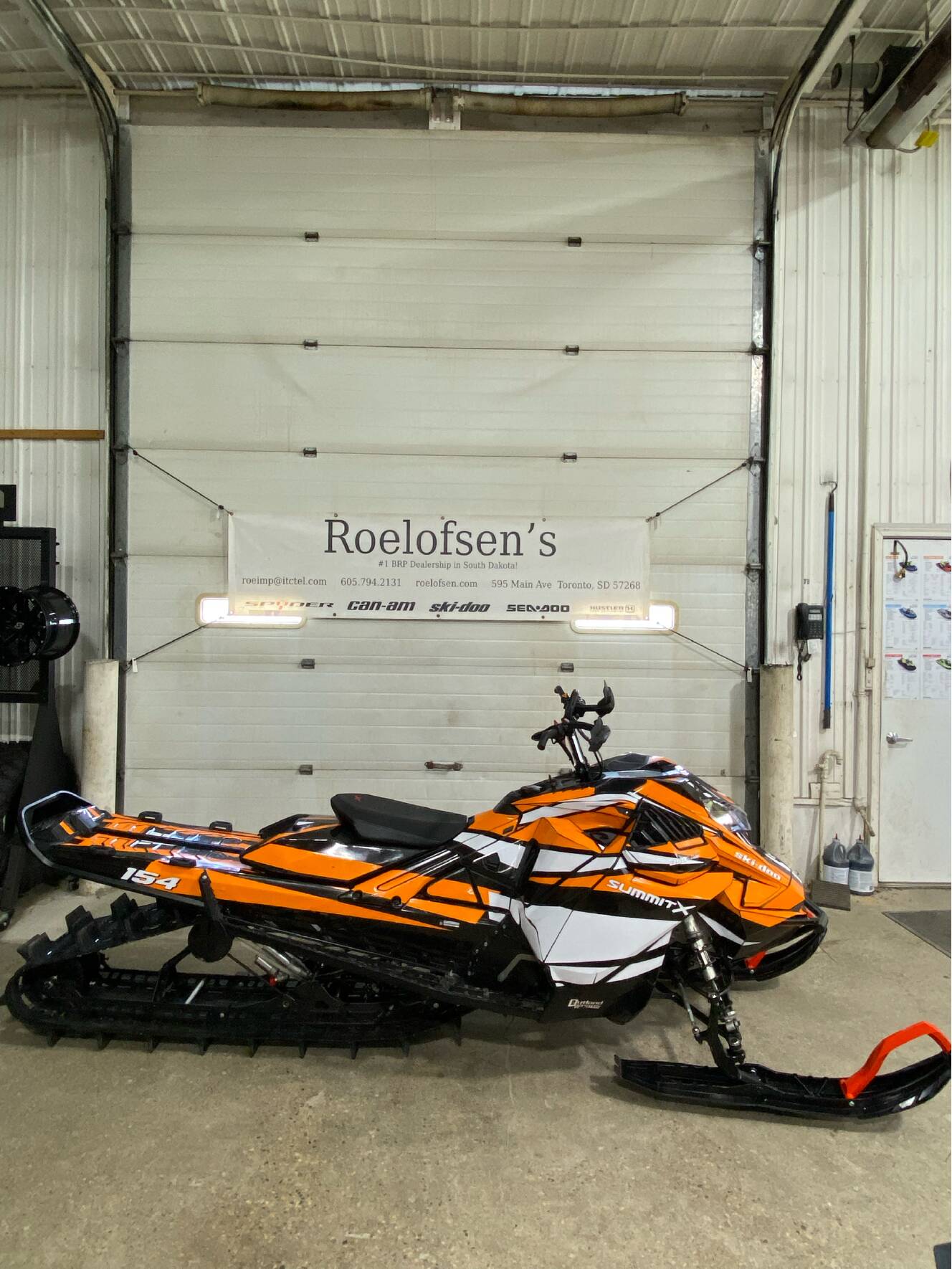 A photo of this 2022 Ski-Doo Summit X Expert 154 850 E-TEC Turbo SHOT PowderMax Lig
