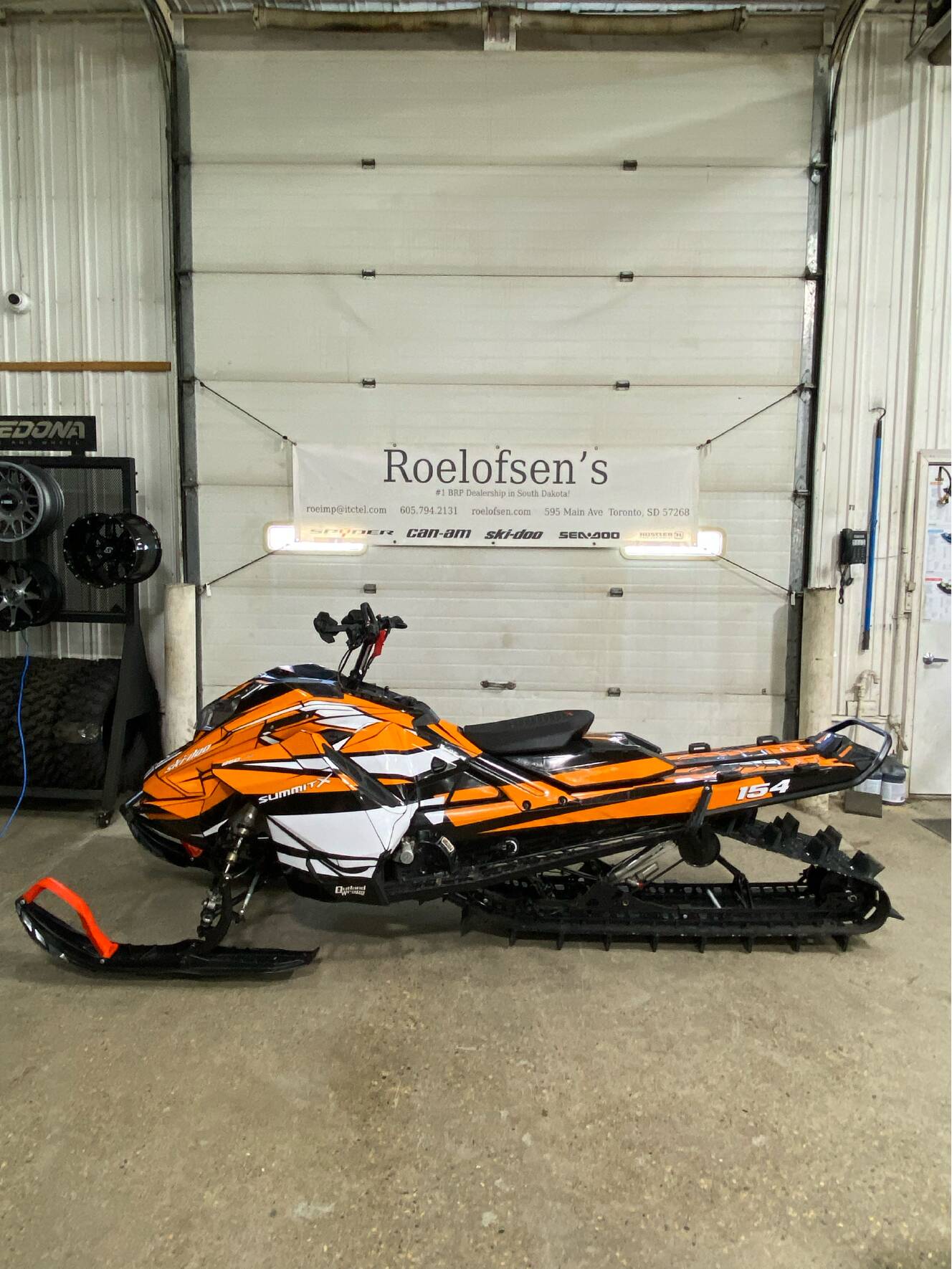 A photo of this 2022 Ski-Doo Summit X Expert 154 850 E-TEC Turbo SHOT PowderMax Lig