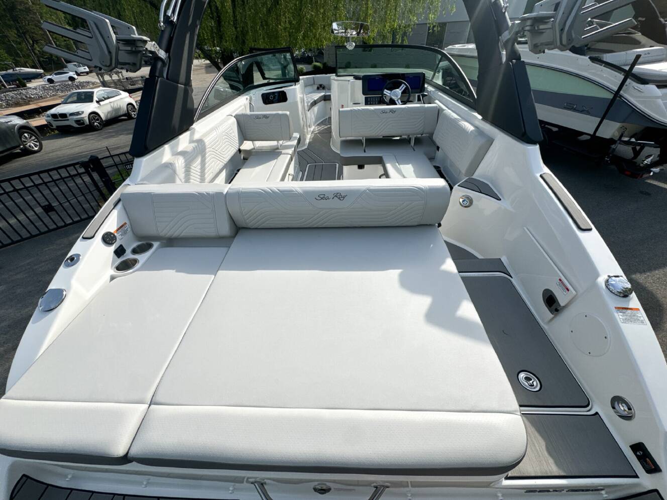 A photo of this 2025 Sea Ray SDS 250 SURF