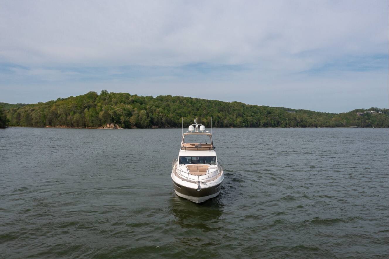 A photo of this 2018 Sea Ray L-CLASS SERIES