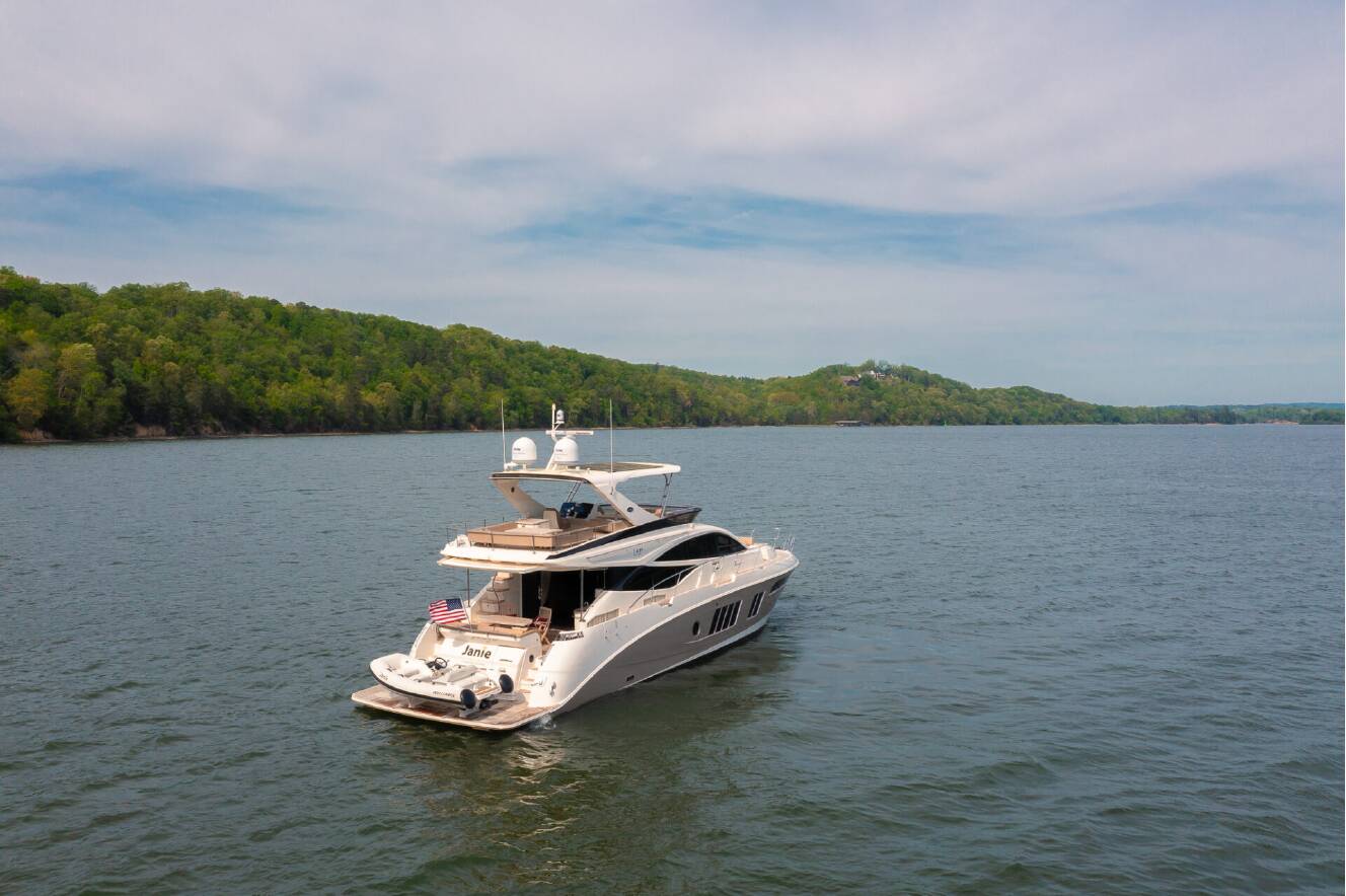 A photo of this 2018 Sea Ray L-CLASS SERIES